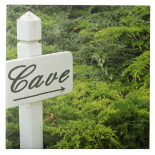 A sign pointing tho the wine cellar (Cave) in Tile
