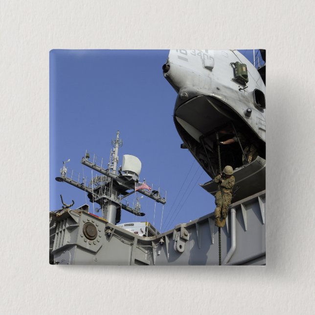 A soldier fast-ropes 15 cm square badge (Front)