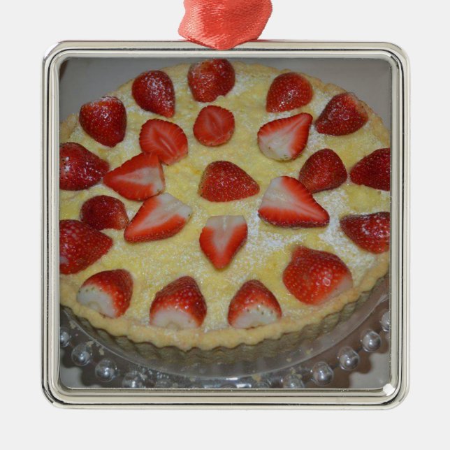 A strawberry cake metal tree decoration (Front)