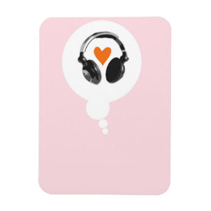 A thought bubble with a heart and headphones magnet