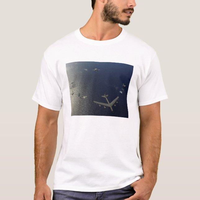 A US Air Force B-52 Stratofortress aircraft 2 T-Shirt (Front)