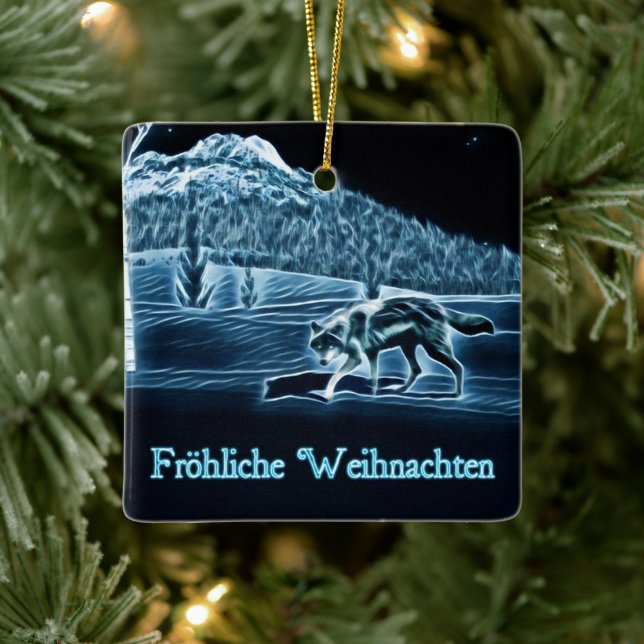 A Wolf On Snow - Fröhliche Weihnachten Ceramic Ornament (Tree)