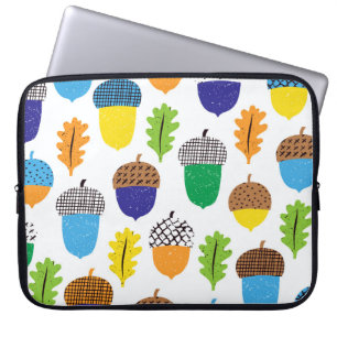 Acorn Autumn: Vintage Leafy Pattern. Laptop Sleeve