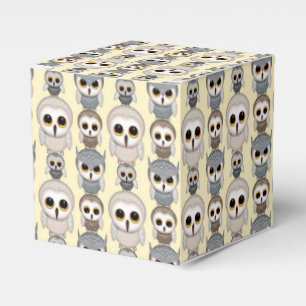 Adorable Owls Pattern on Light Yellow Background Favour Box