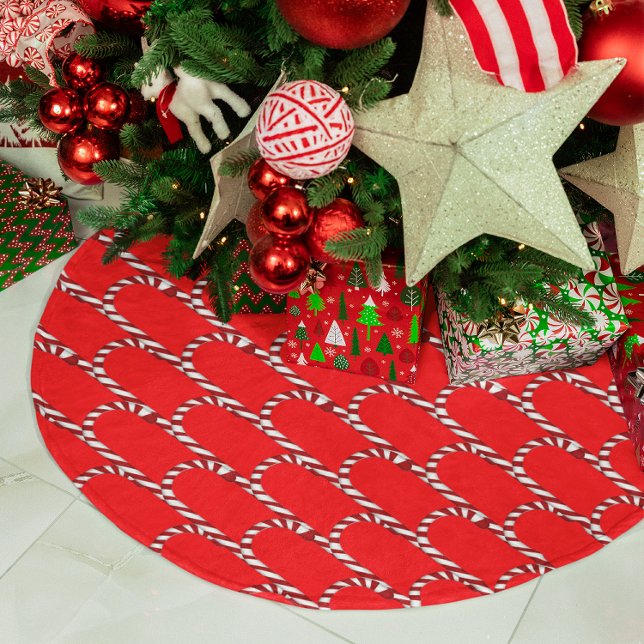 Adorable Red & White Candy Cane Pattern Tree Skirt (Adorable Red & White Candy Cane Pattern Tree Skirt)