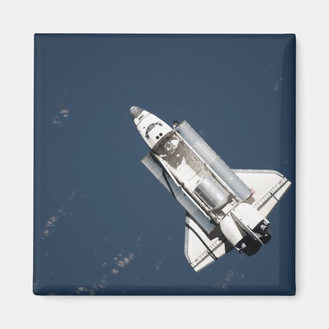 Aerial view of Space Shuttle Discovery 2 Magnet (Front)