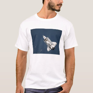 Aerial view of Space Shuttle Discovery 2 T-Shirt