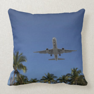 Aeroplane landing in Miami Cushion