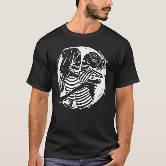 Aesthetic Skeleton Lesbian Couple kissing Pride Wo T-Shirt (Front)