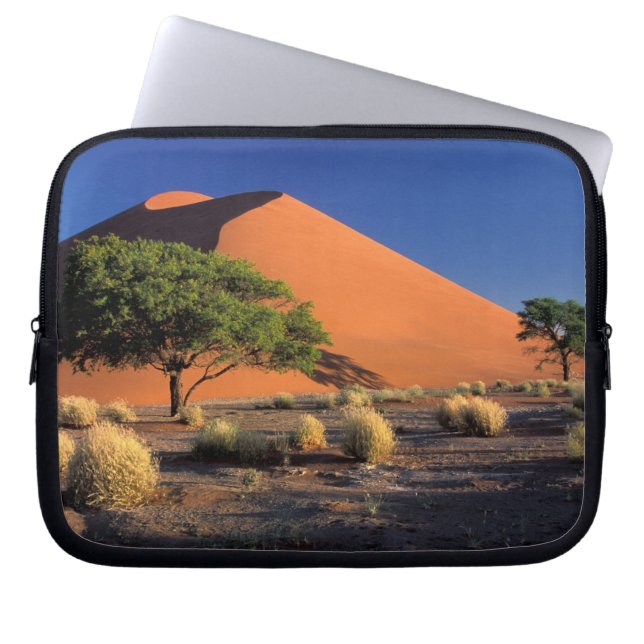 Africa, Namibia, Namib-Naukluff Park, Sossosvlei Laptop Sleeve (Front)