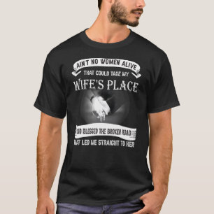 Aint no woman alive that could take my wifes place T-Shirt