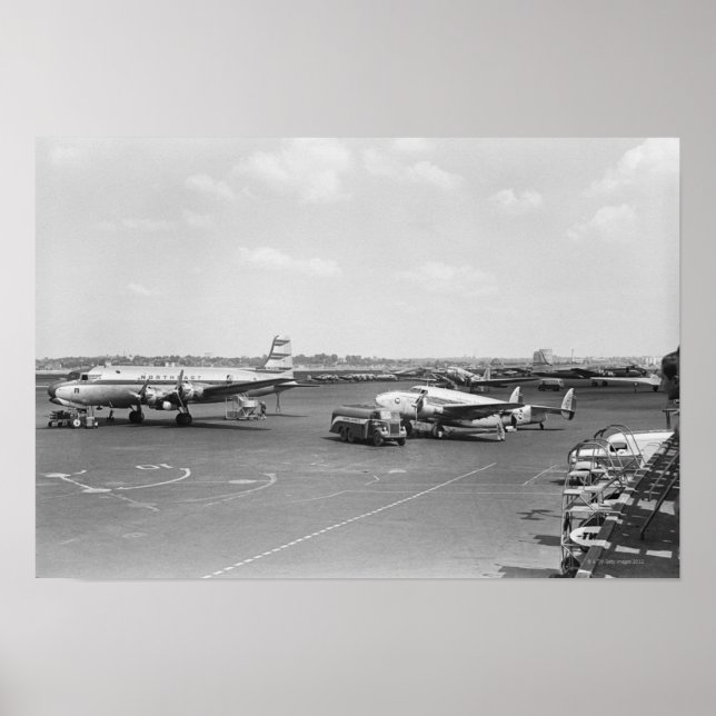 Airplanes Poster (Front)