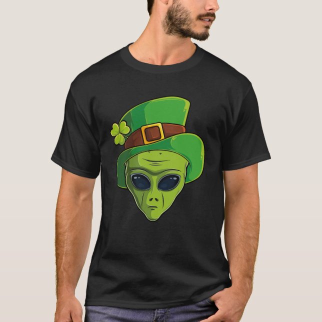 Alien Leprechaun St Patrick s Day Irish Shamrock M T-Shirt (Front)