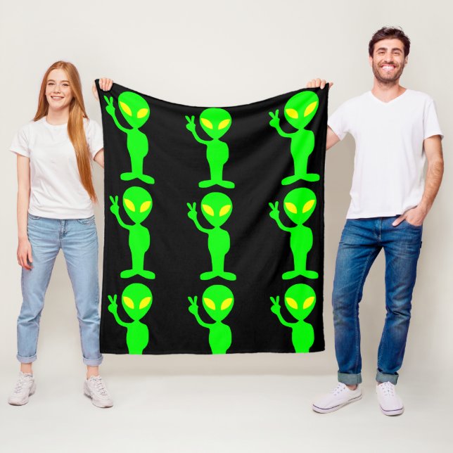ALIEN LITTLE GREEN MAN BLANKET (In Situ)