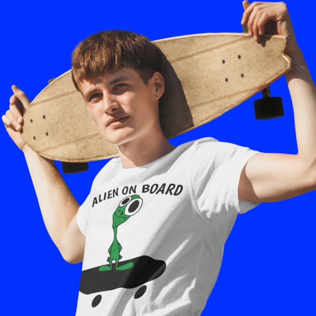 ALIEN SKATEBOARDER FUNNY T-Shirt (Creator Uploaded)