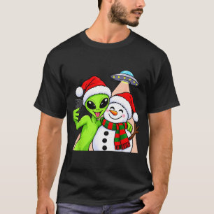 Alien snowman selfie funny ufo christmas T-Shirt