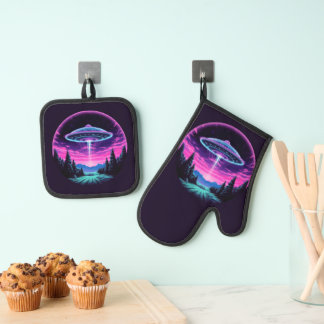 Alien Spaceship Retro Futuristic Oven Mitt & Pot Holder Set