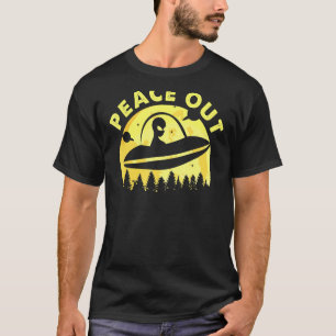Alien Spaceship Ufo Hunter Peace Out Aliens Retro T-Shirt