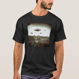 Alien UFO Cat Shocked Selfie Old Vintage Photo T-Shirt