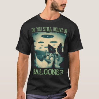 Alien UFO Hunter dog an cat uso selfie alien T-Shirt