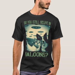 Alien UFO Hunter dog an cat uso selfie alien T-Shirt