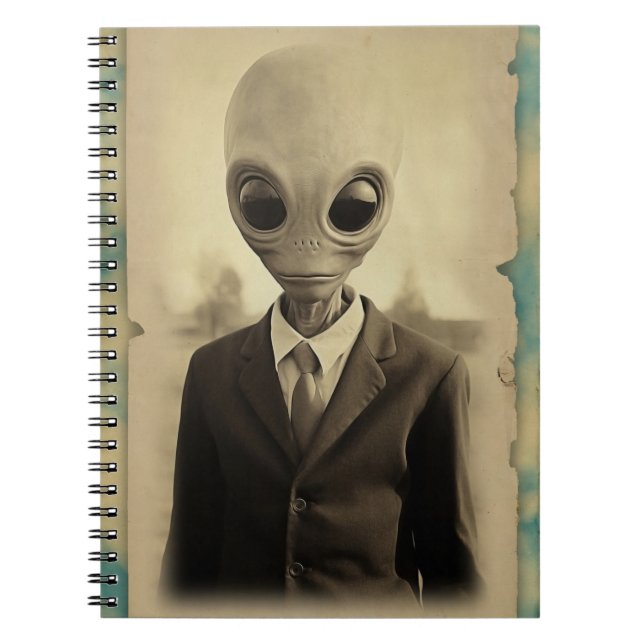Alien vintage portrait notebook (Front)