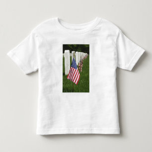 American flags on tombs of American Veterans on 2 Toddler T-Shirt