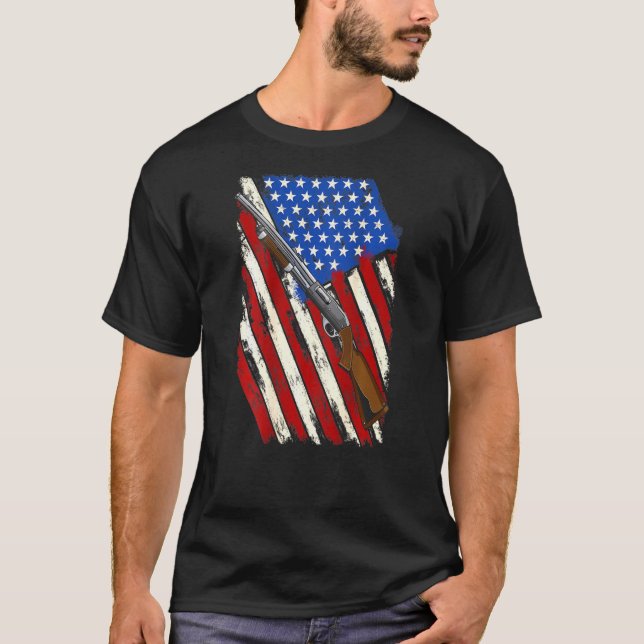 American Usa Shotgun Flag On Back Clay Pigeon Shoo T-Shirt (Front)