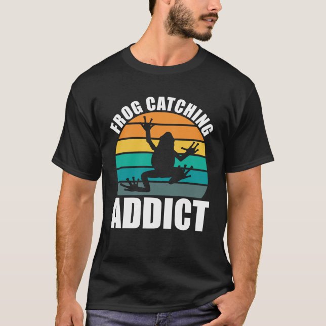 Amphibian Frog Catching Addict Frog Hunting T-Shirt (Front)