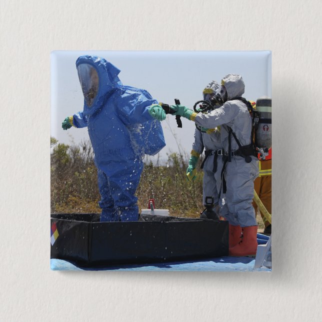 An airman stands in a tub 15 cm square badge (Front)