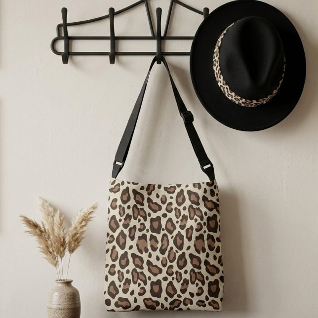 Animal leopard print pattern vintage women's  crossbody bag (Creator Uploaded)