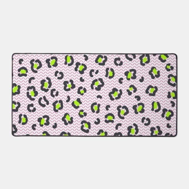Animal print pattern desk mat (Front)