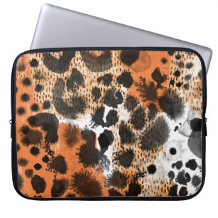 Animal skin: creative leopard pattern. laptop sleeve