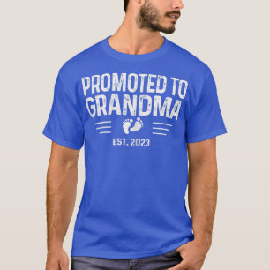 Announcement of pregnancy Promoted to Grandma Est T-Shirt