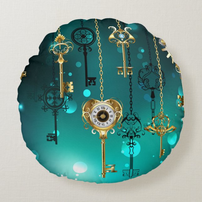 Antique Skeleton Keys on Green Background Round Cushion (Front)