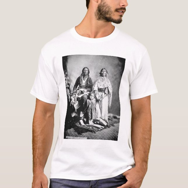 Apache Chief Antonio Maria with his family, 1897 ( T-Shirt (Front)