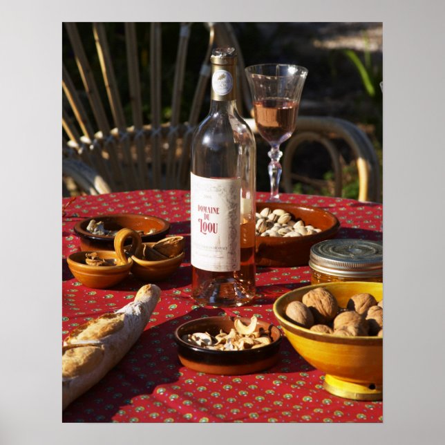 Aperitif and appetizers prepared: bread, olives, poster (Front)