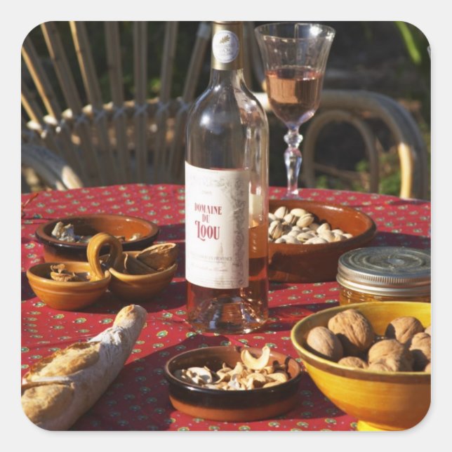 Aperitif and appetizers prepared: bread, olives, square sticker (Front)