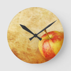 Apple vintage design round clock