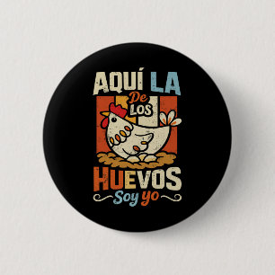 Aquí La De Los Huevos Soy Yo Funny Spanish Chicken 6 Cm Round Badge