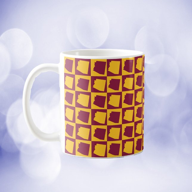 Arizona state chequerboard maroon and gold pattern coffee mug (A mug with a maroon and gold pattern featuring the US state of Arizona.)