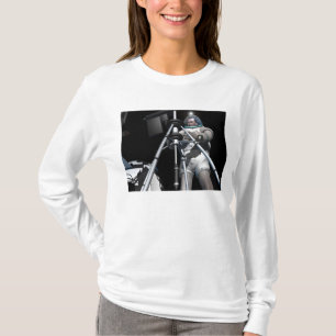 Artist's concept of future space exploration T-Shirt