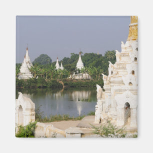 Asia, Myanmar (Burma), Mandalay. A buddhist Magnet