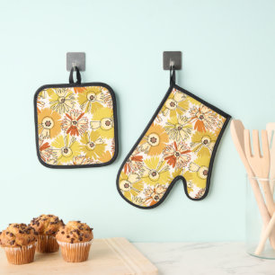 Aster Bloom Oven Mitt & Pot Holder Set