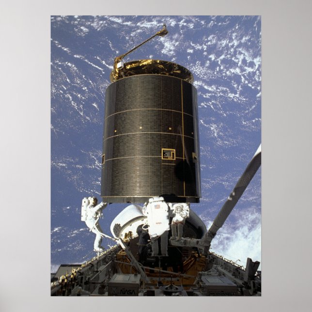 Astronauts capture and repair INTELSAT VI (STS-49) Poster (Front)