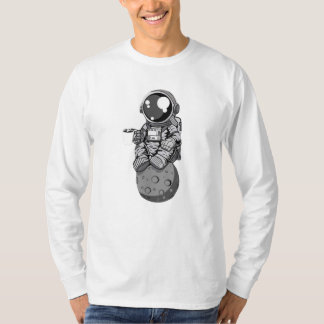 astronut sit on moon T-Shirt