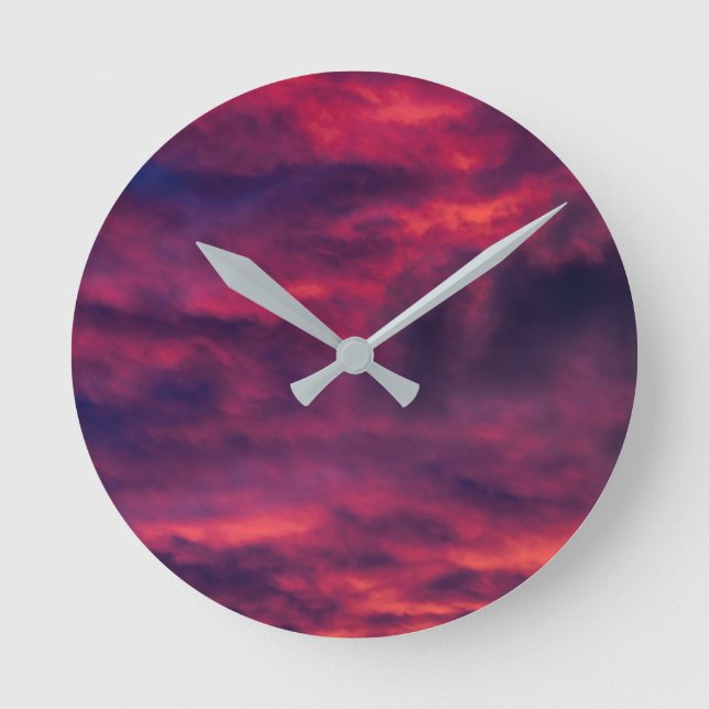 august red round clock (Front)