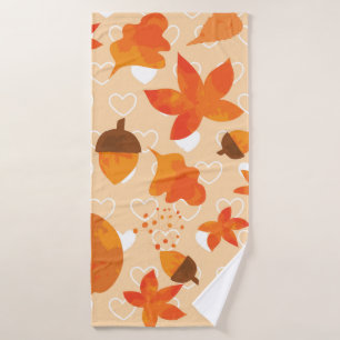 Autumn leaves and nuts. Lovely nature hand drawn i Bath Towel