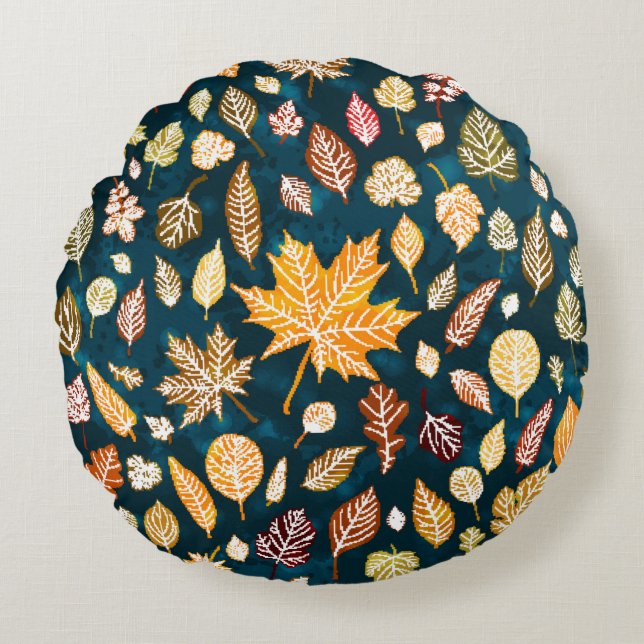 Autumn leaves seamless pattern background vintage round cushion (Front)