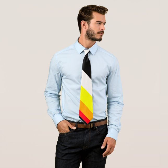 Autumn lines tie (In Situ)